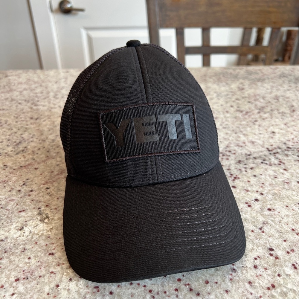 YETI LOGO PATCH LOW PRO TRUCKER HAT